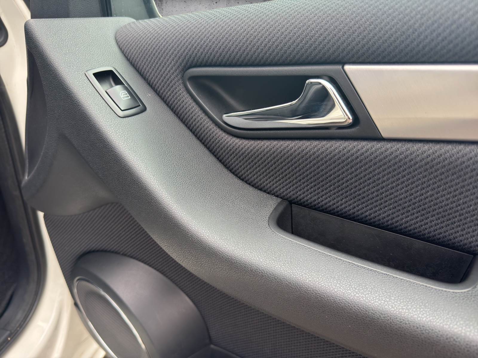 MERCEDES-BENZ A 180 Avantgarde Selection Autotronic-image-10