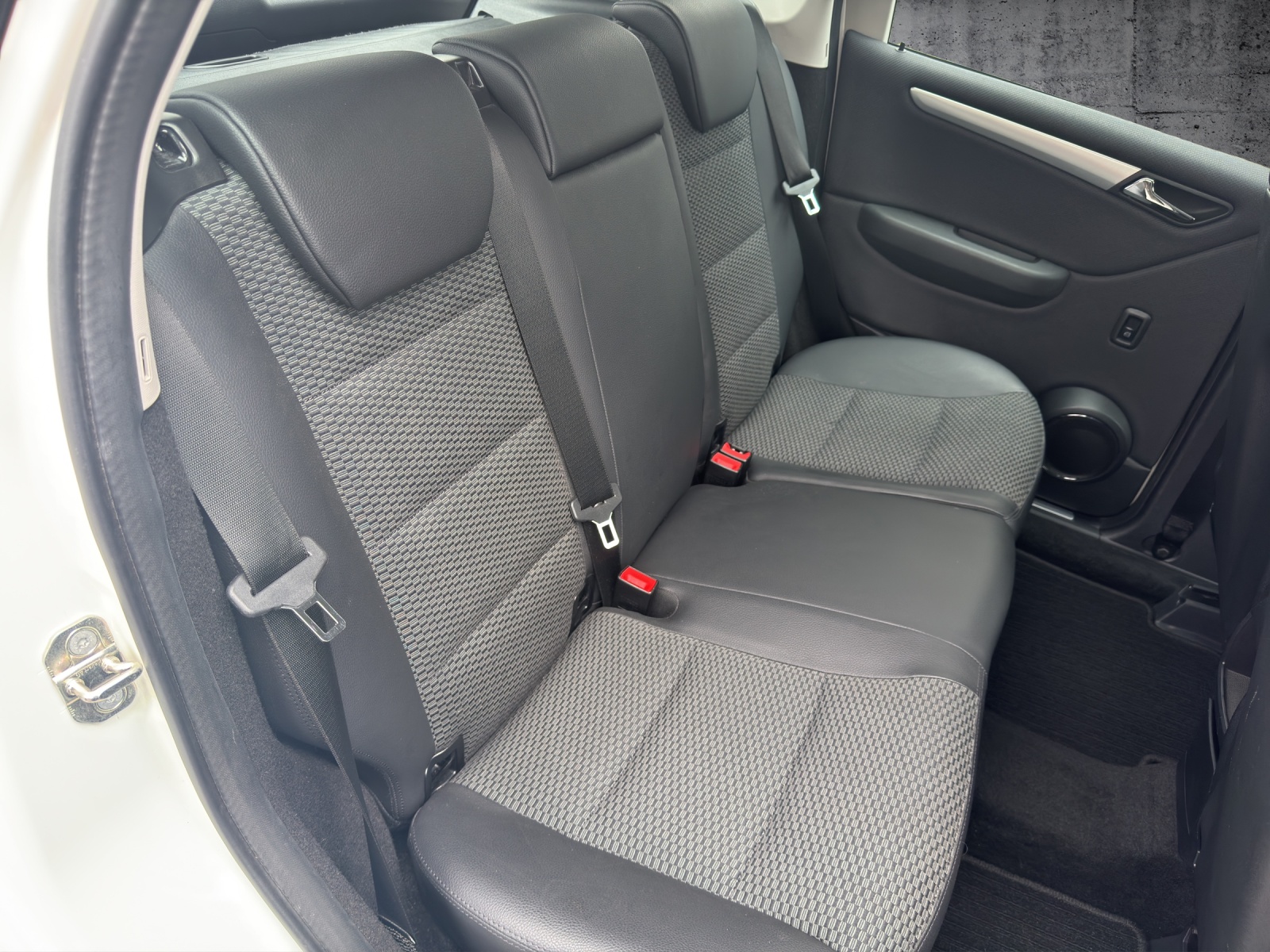 MERCEDES-BENZ A 180 Avantgarde Selection Autotronic-image-9