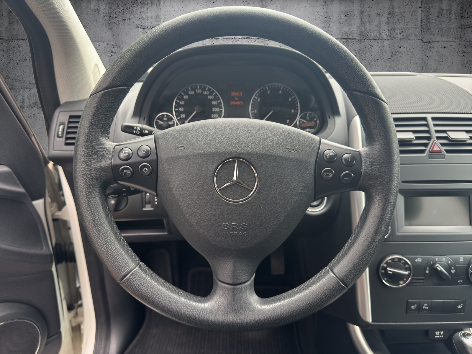 MERCEDES-BENZ A 180 Avantgarde Selection Autotronic-image-12