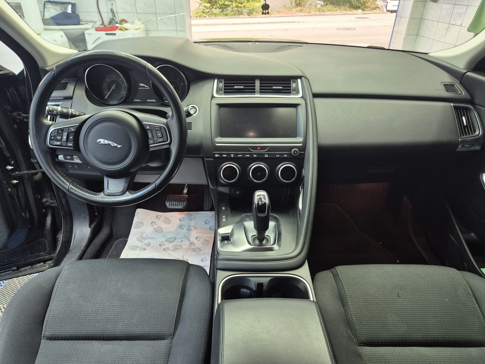 JAGUAR E-Pace 2.0 P200 SE AWD Automatik-image-8