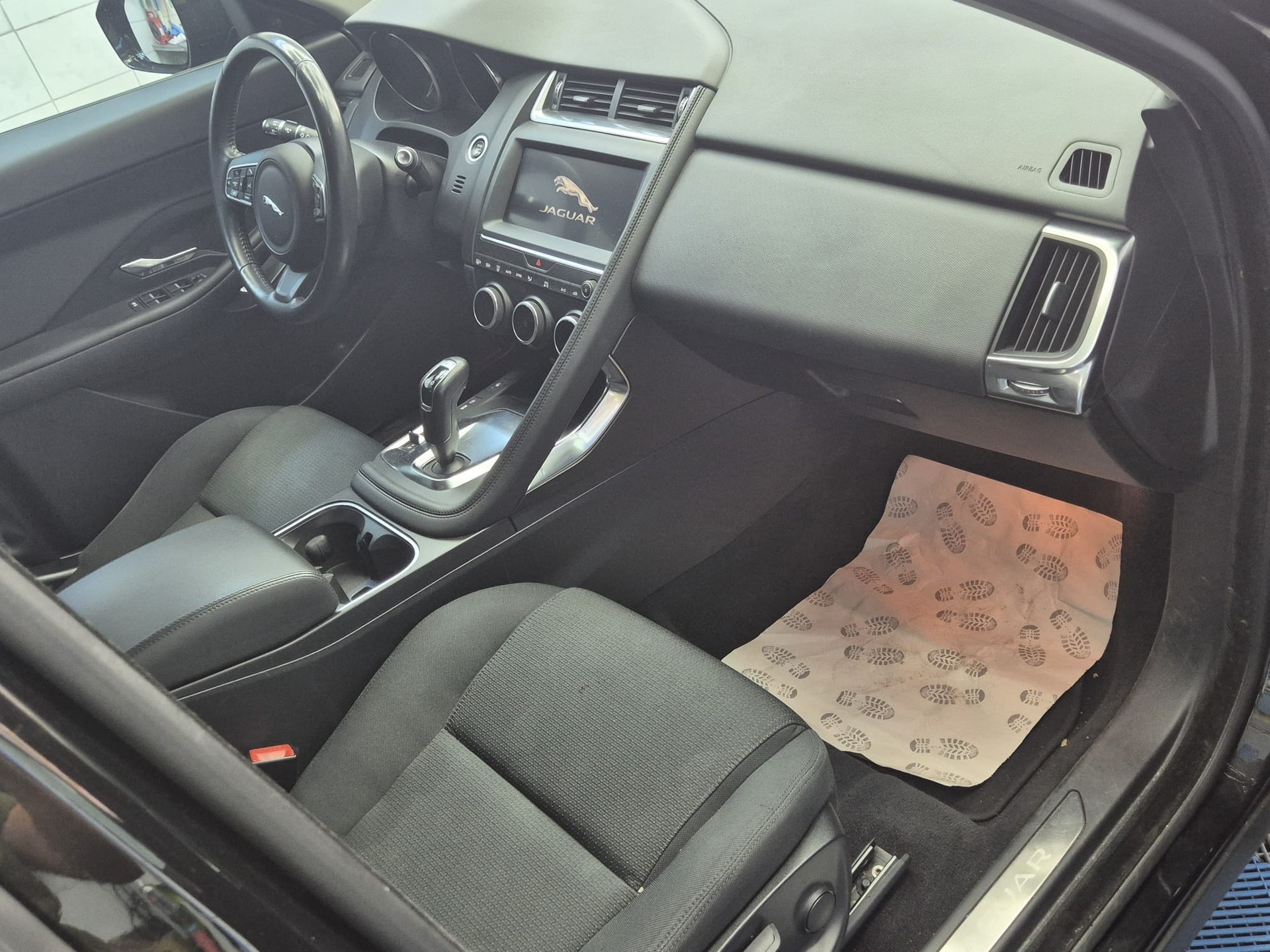 JAGUAR E-Pace 2.0 P200 SE AWD Automatik-image-10