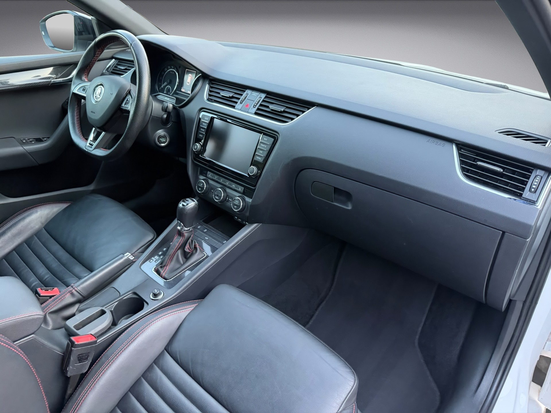 SKODA Octavia Combi 2.0 TDI RS 4x4 DSG-image-14