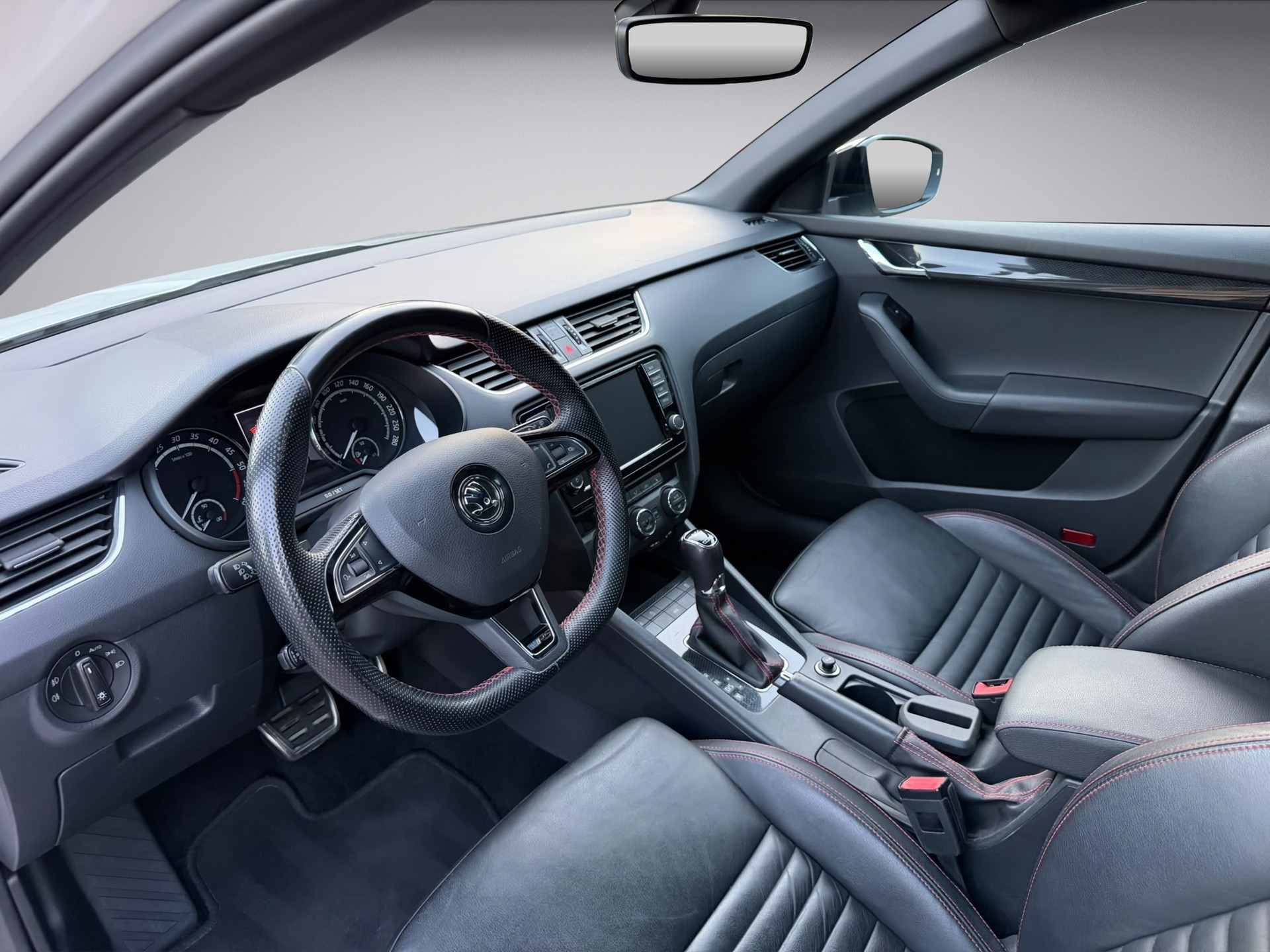 SKODA Octavia Combi 2.0 TDI RS 4x4 DSG-image-8