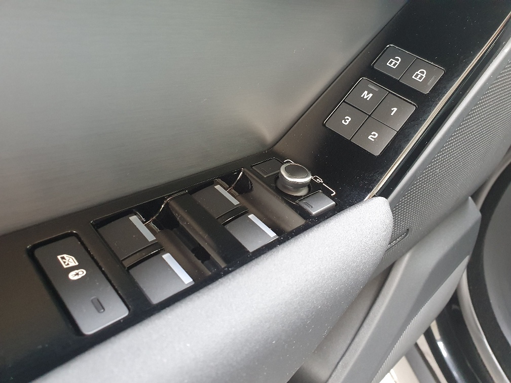 LAND ROVER Range Rover Velar R-Dynamic P 250 Automatic-image-13