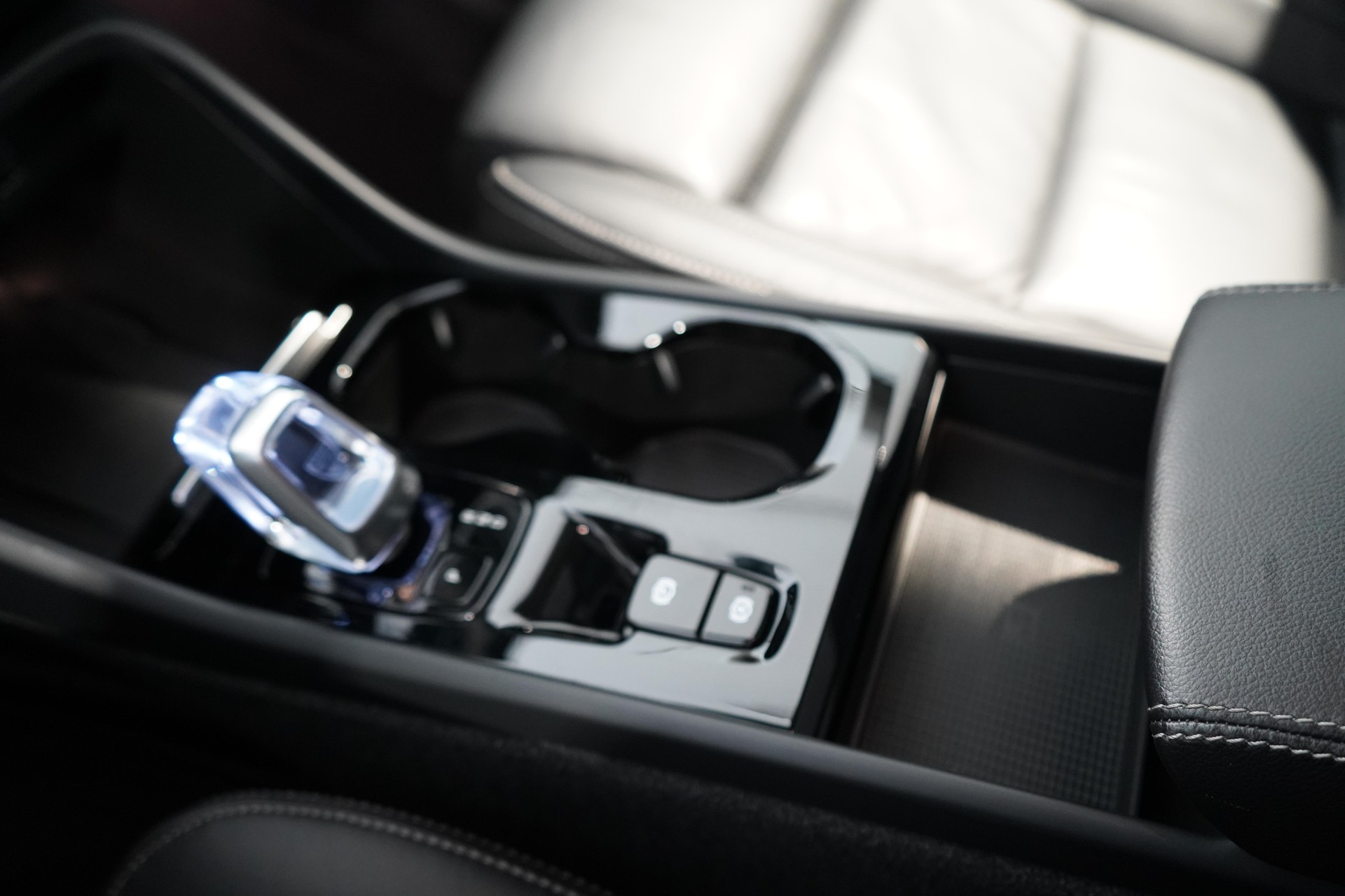 VOLVO XC40 1.5 T5 PiH Ultimate Dark-image-13