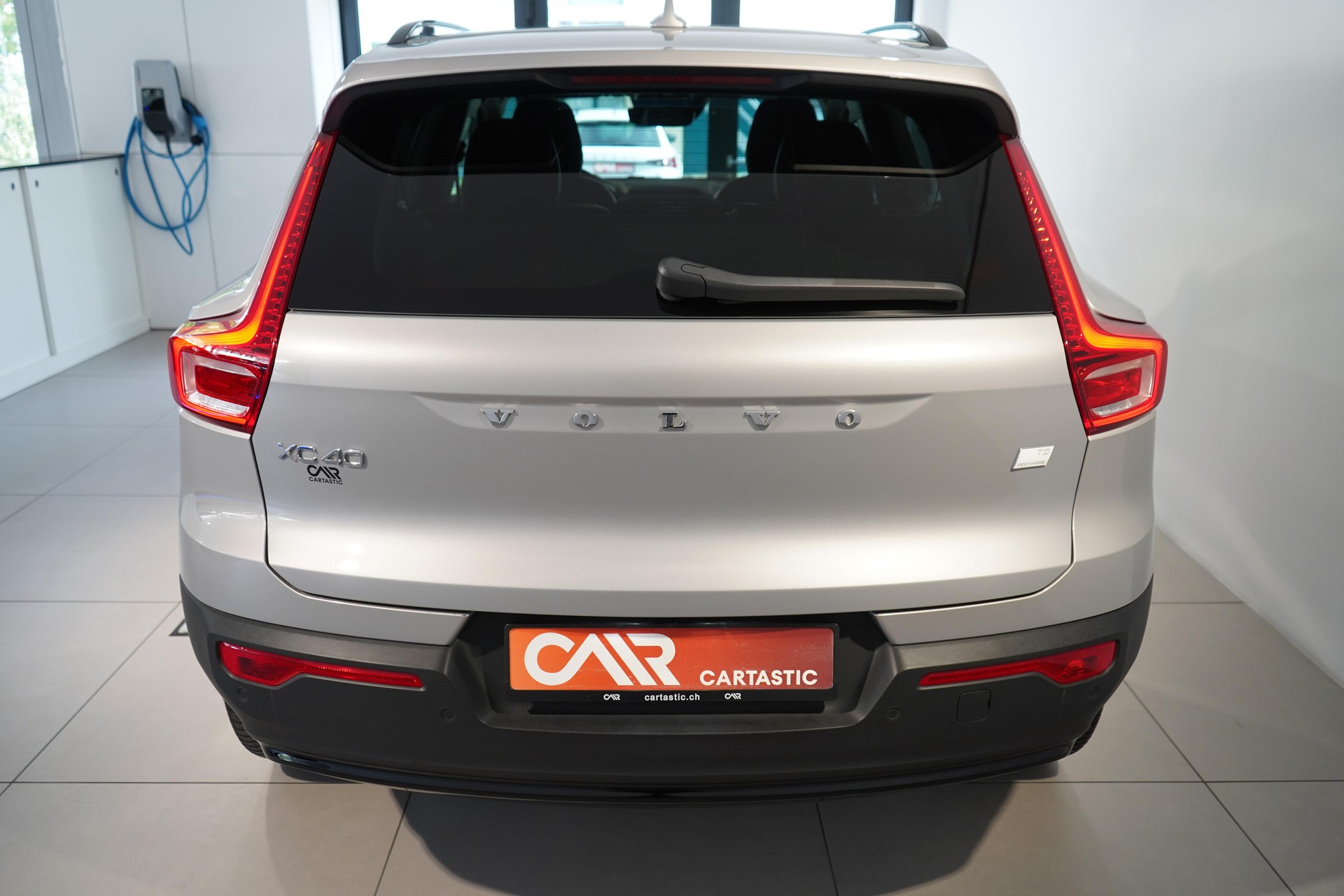 VOLVO XC40 1.5 T5 PiH Ultimate Dark-image-3