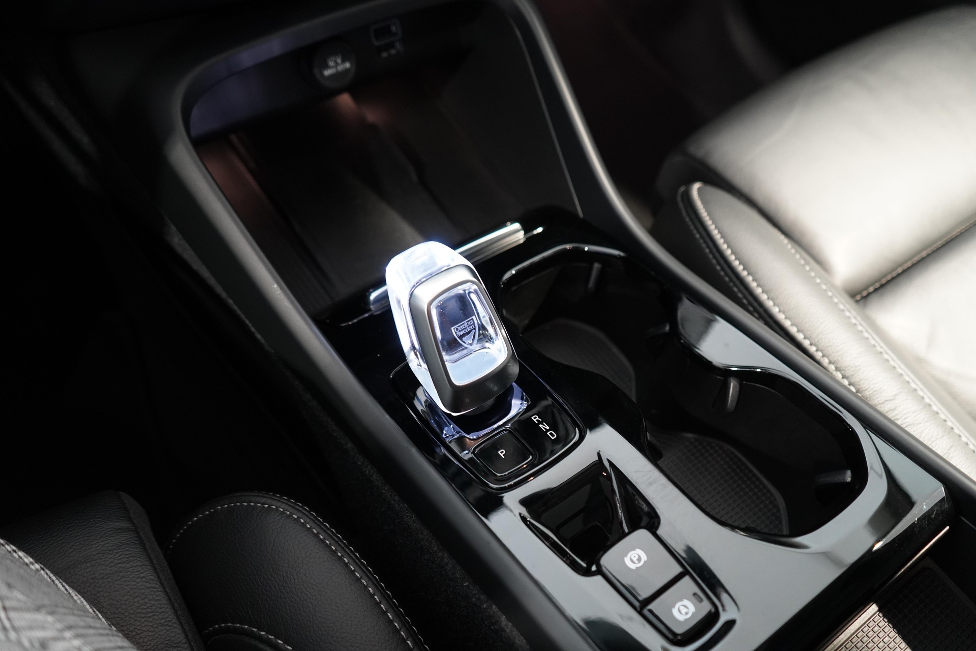 VOLVO XC40 1.5 T5 PiH Ultimate Dark-image-12