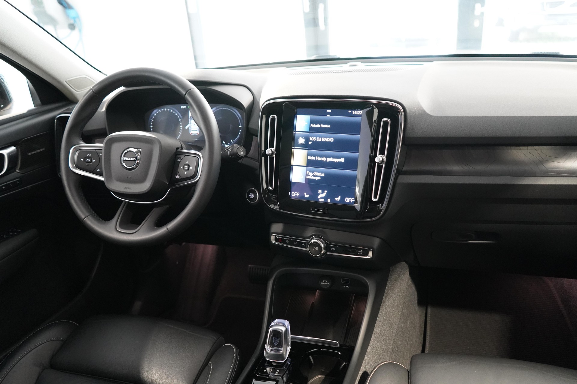 VOLVO XC40 1.5 T5 PiH Ultimate Dark-image-9