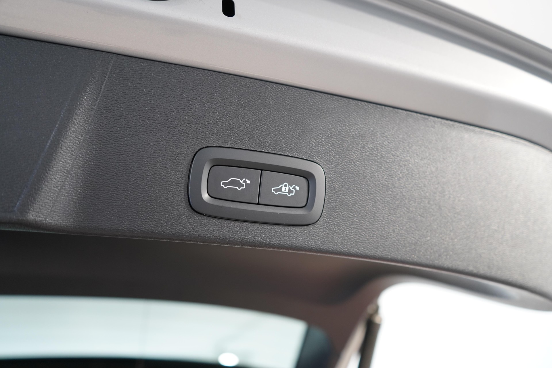 VOLVO XC40 1.5 T5 PiH Ultimate Dark-image-21