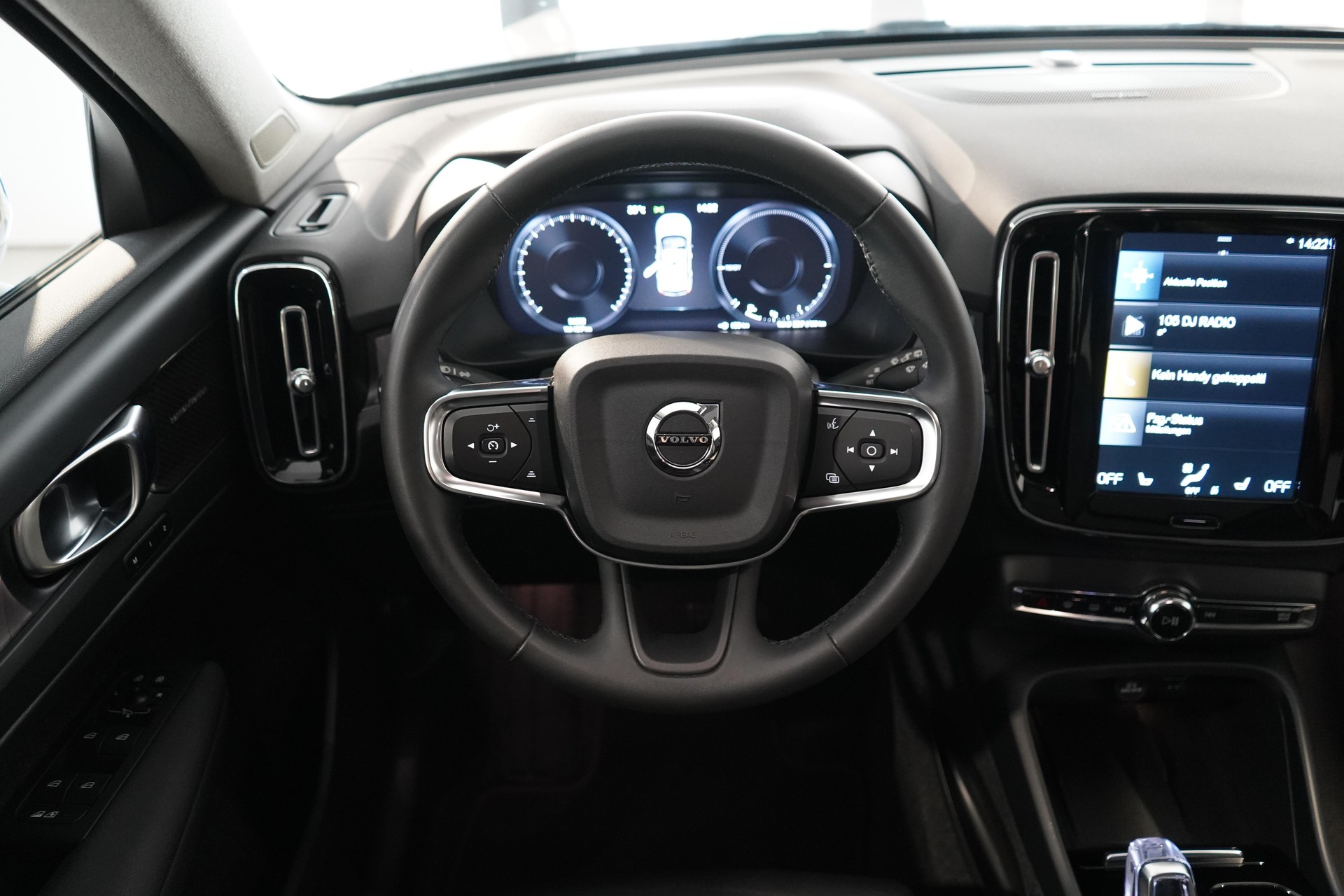 VOLVO XC40 1.5 T5 PiH Ultimate Dark-image-7