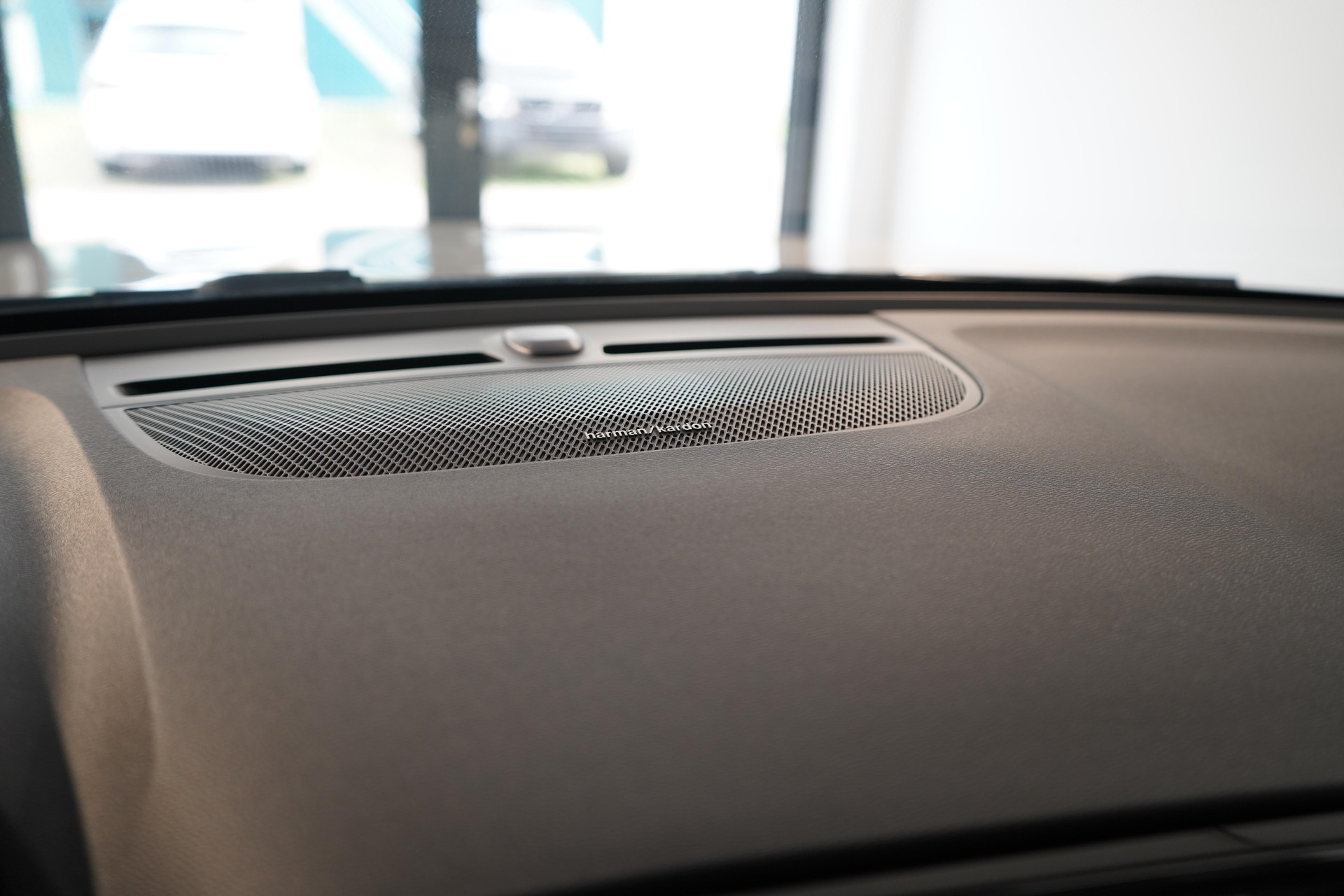 VOLVO XC40 1.5 T5 PiH Ultimate Dark-image-15