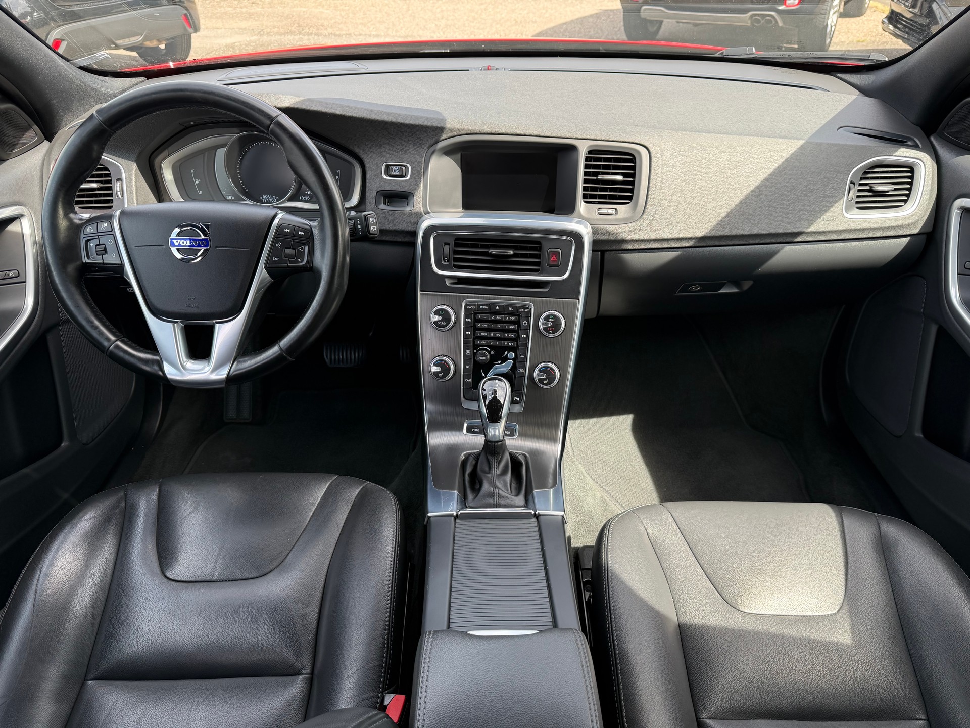 VOLVO V60 D6 AWD Plug-in Hybrid Summum Geartronic-image-11