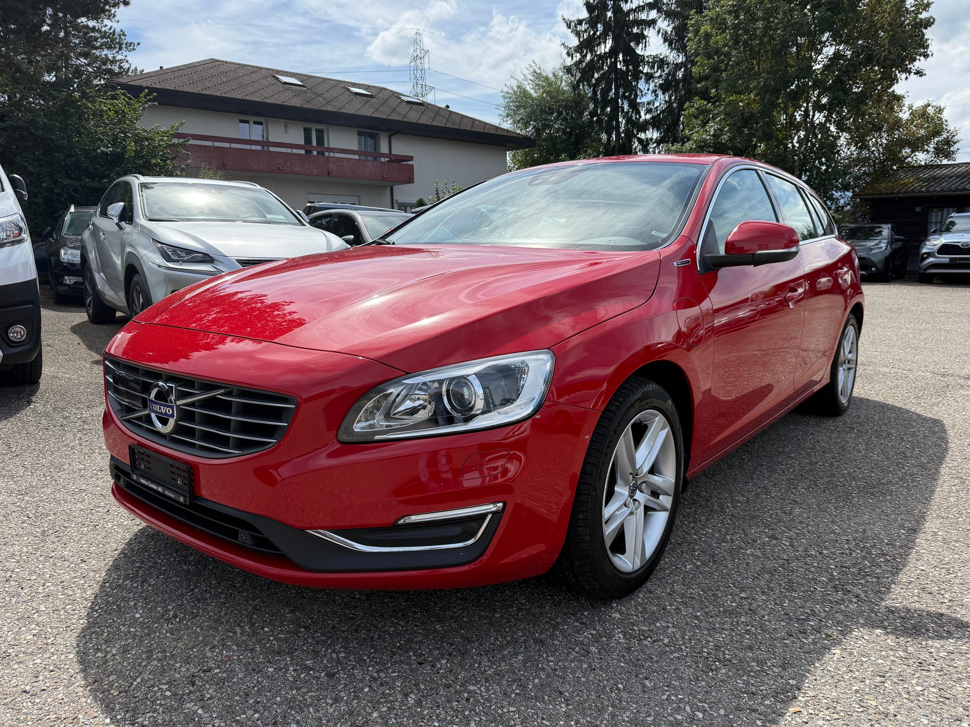 VOLVO V60 D6 AWD Plug-in Hybrid Summum Geartronic-image-0