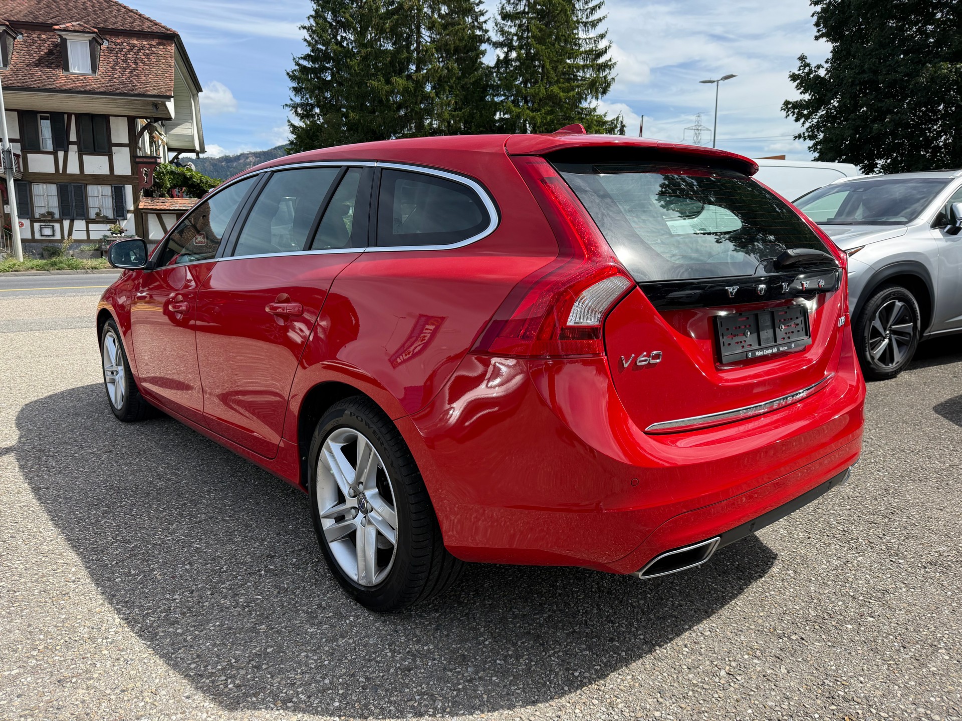 VOLVO V60 D6 AWD Plug-in Hybrid Summum Geartronic-image-6
