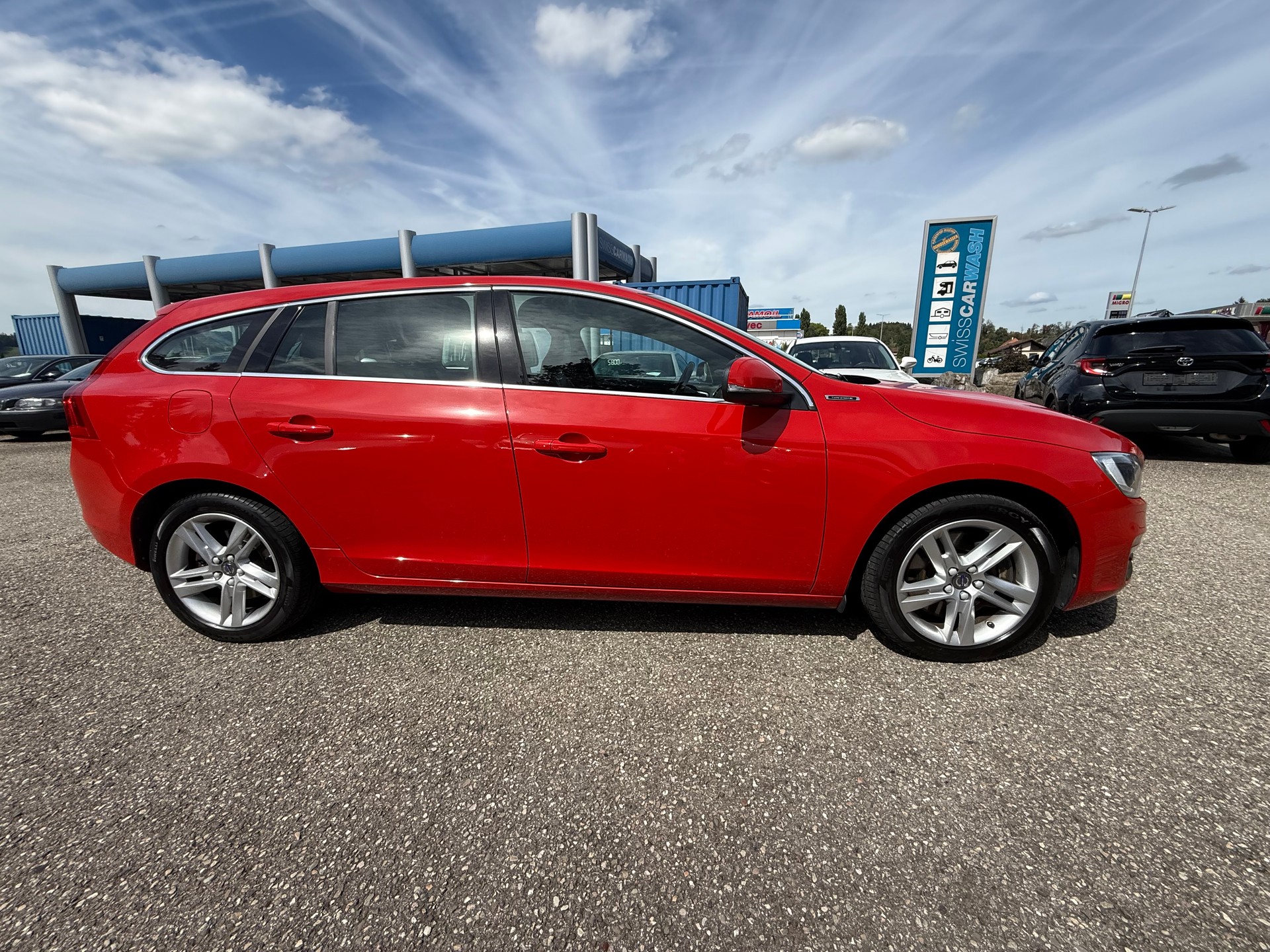 VOLVO V60 D6 AWD Plug-in Hybrid Summum Geartronic-image-3