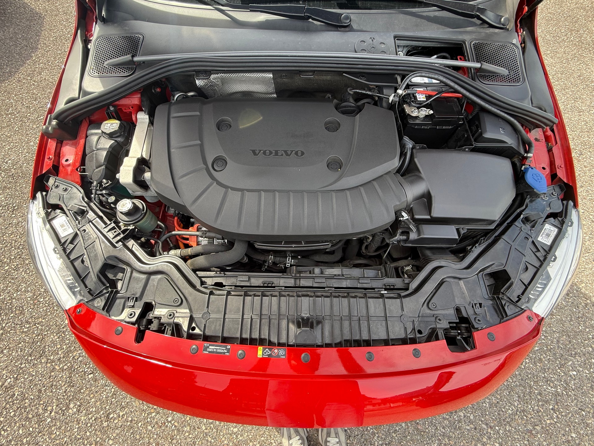 VOLVO V60 D6 AWD Plug-in Hybrid Summum Geartronic-image-15