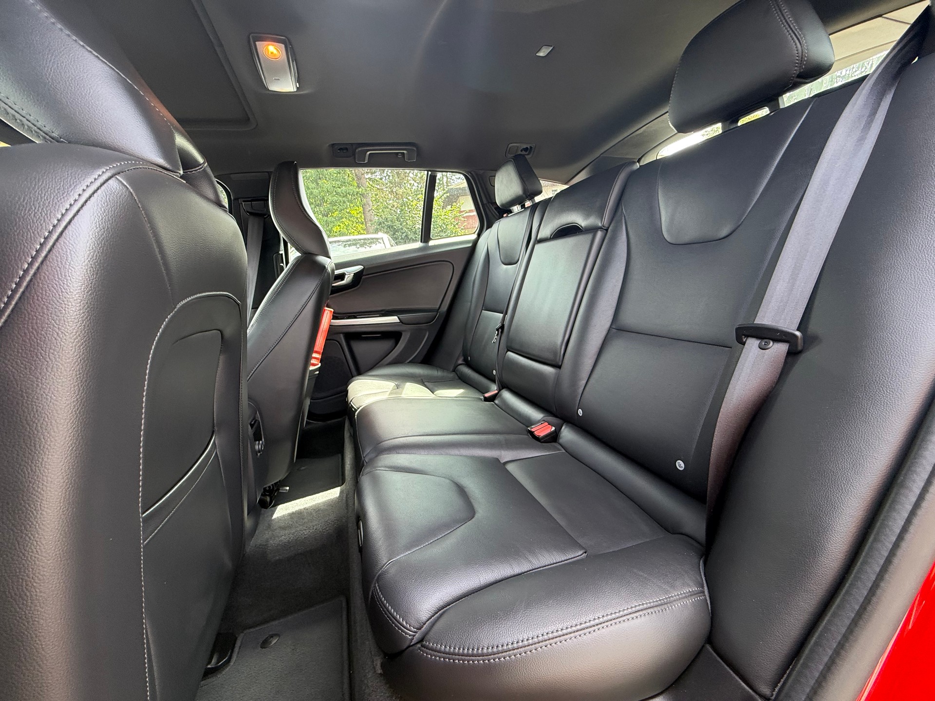 VOLVO V60 D6 AWD Plug-in Hybrid Summum Geartronic-image-10