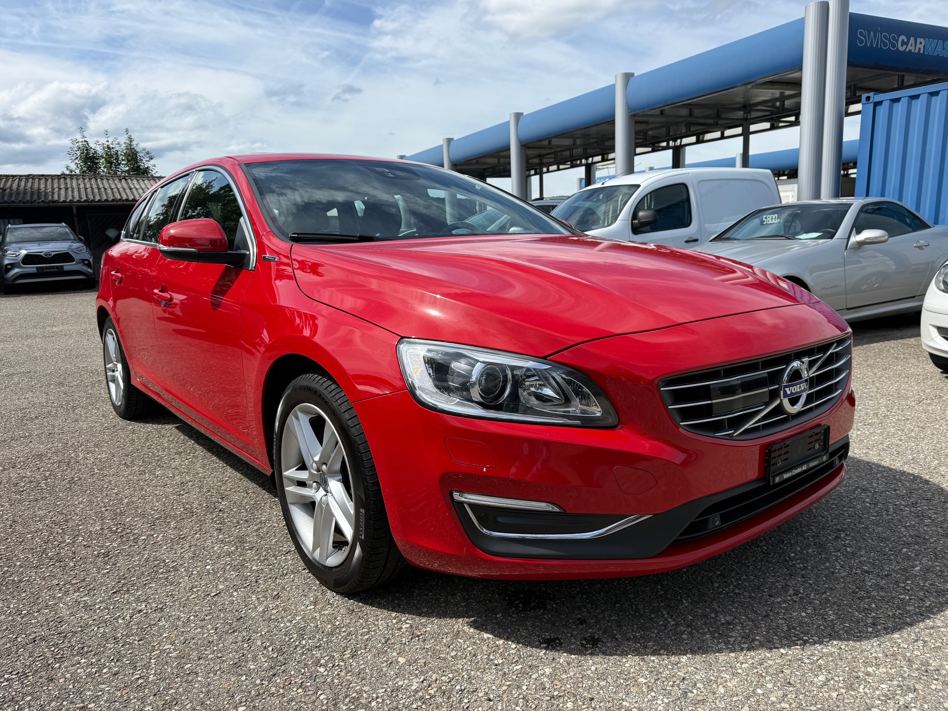 VOLVO V60 D6 AWD Plug-in Hybrid Summum Geartronic-image-2
