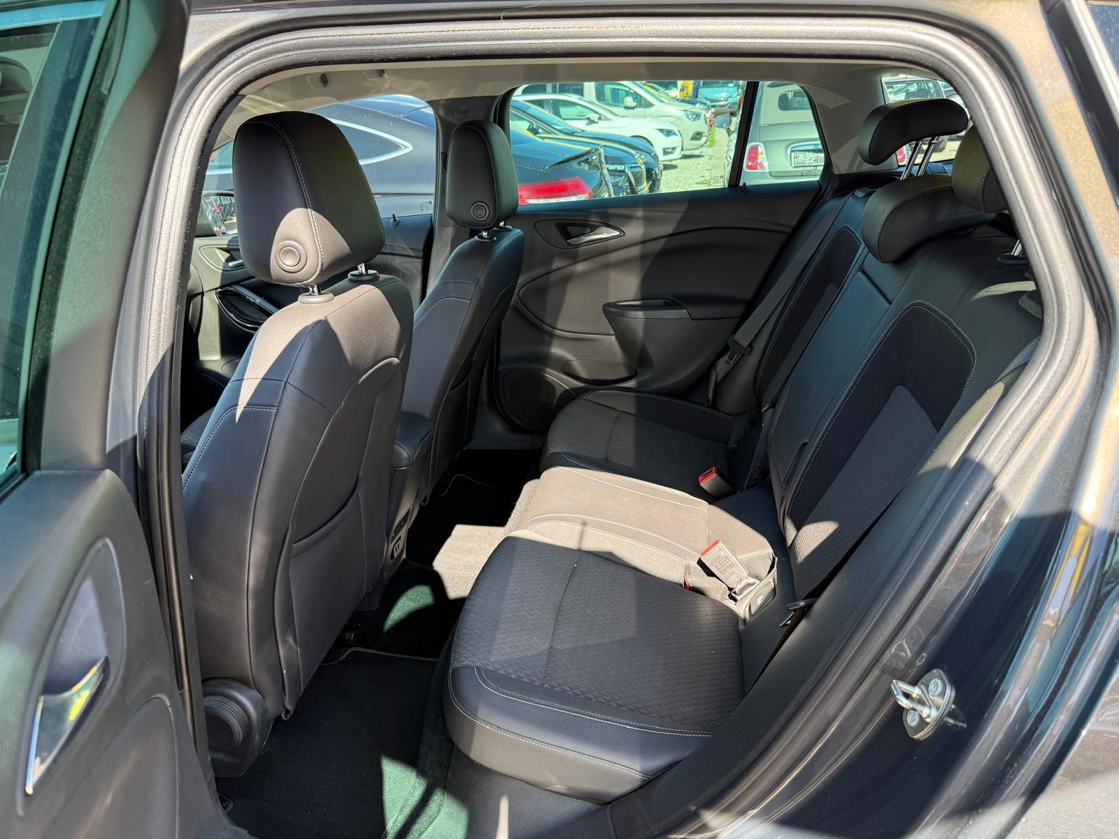 OPEL Astra Sports Tourer 1.4 T 150 eTEC Excellence S/S-image-9