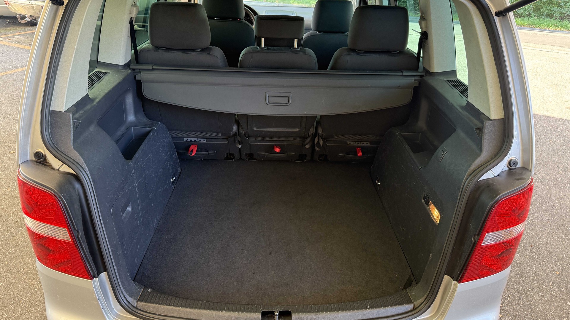 VW Touran 2.0 TDI Highline-image-7