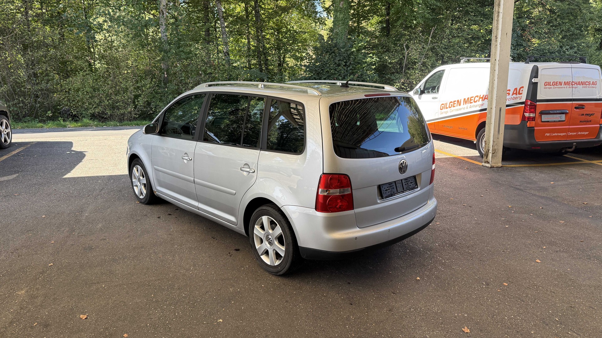 VW Touran 2.0 TDI Highline-image-1