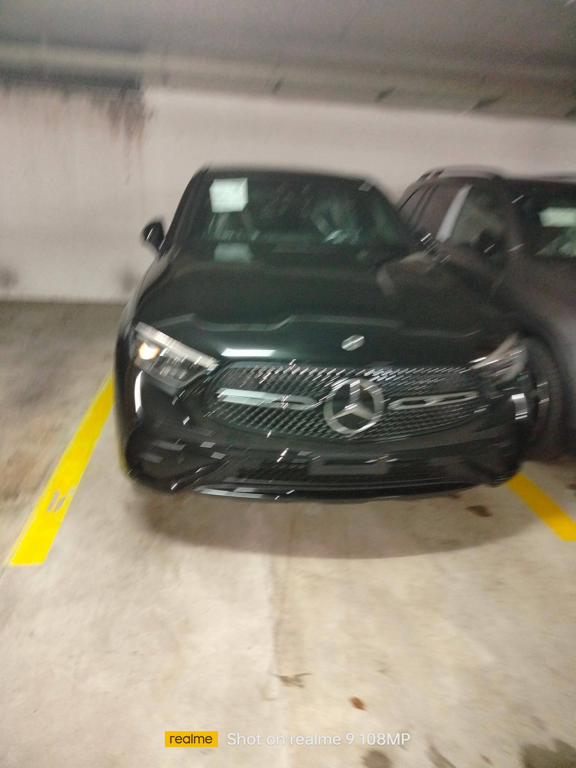 MERCEDES-BENZ GLC 200 AMG Line 4matic-image-4