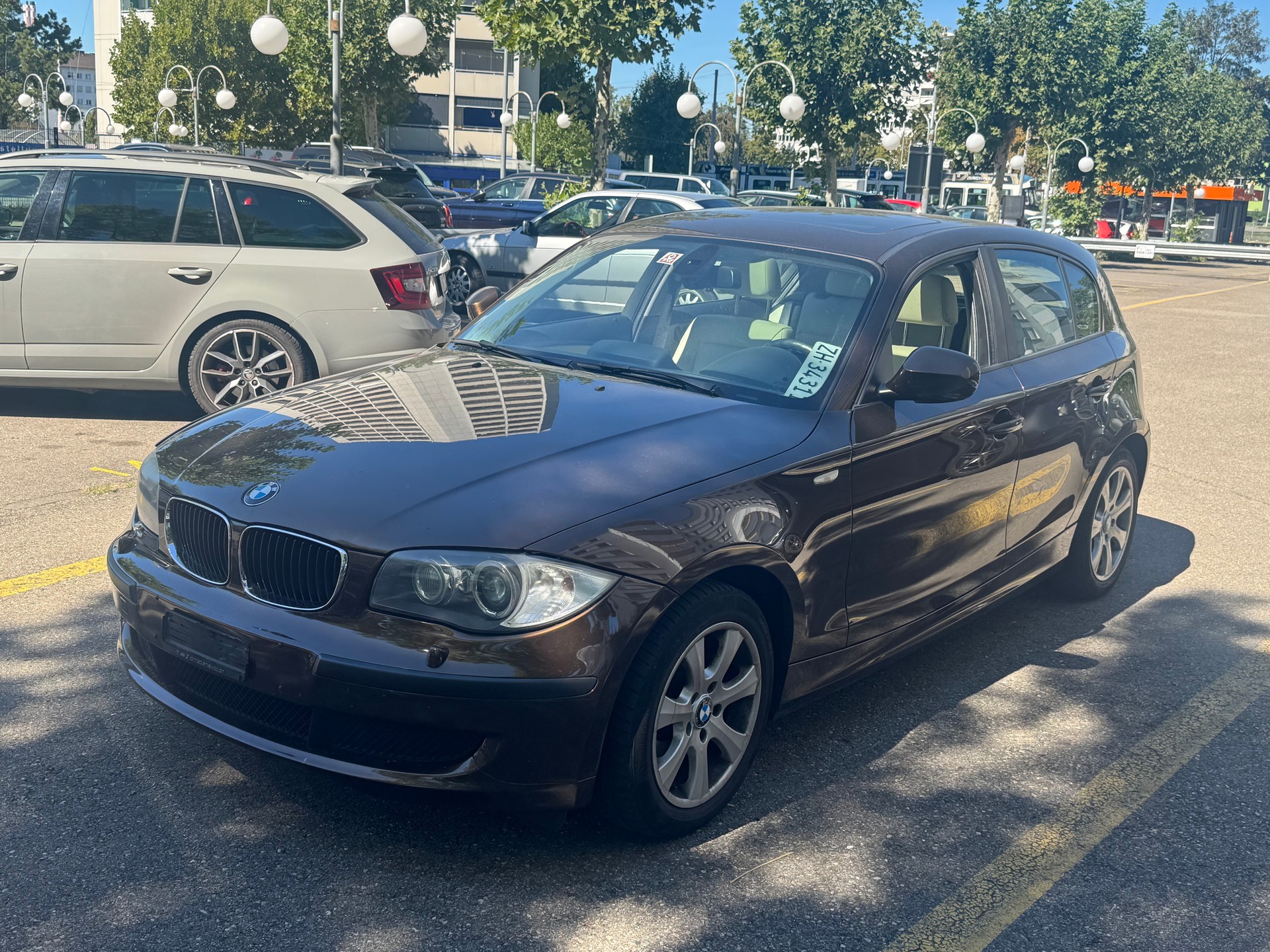 BMW 118i-image-0