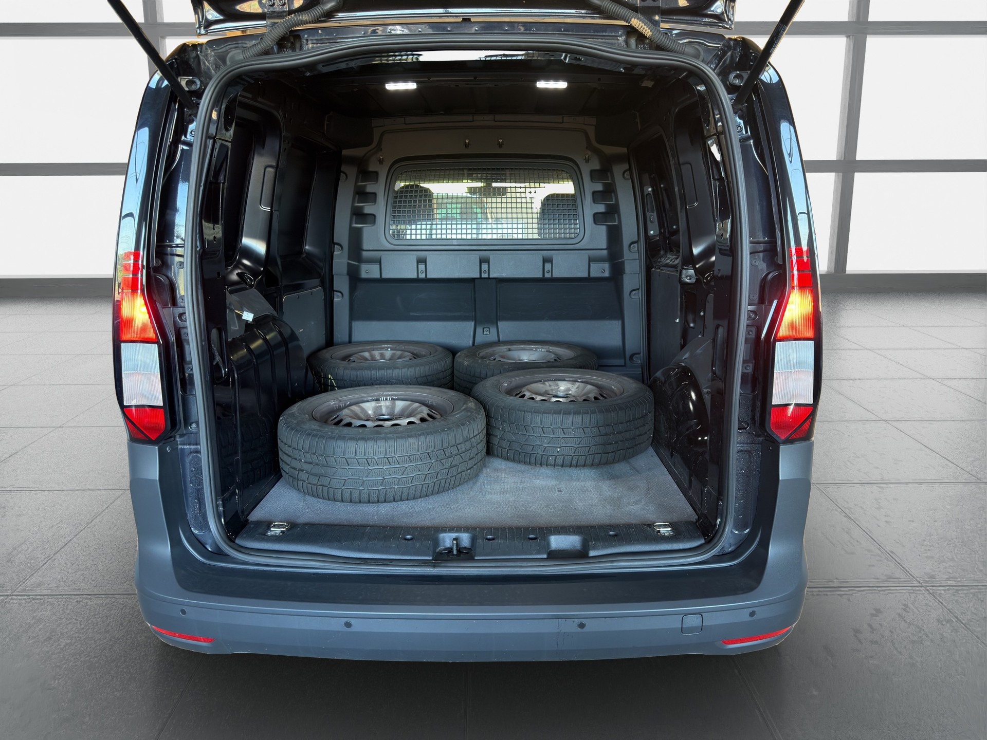 VW Caddy Cargo 2.0TDI 4Motion*TOP ZUSTAND*NUR 16000 KM*TOP AUSSTATTUNG*-image-6