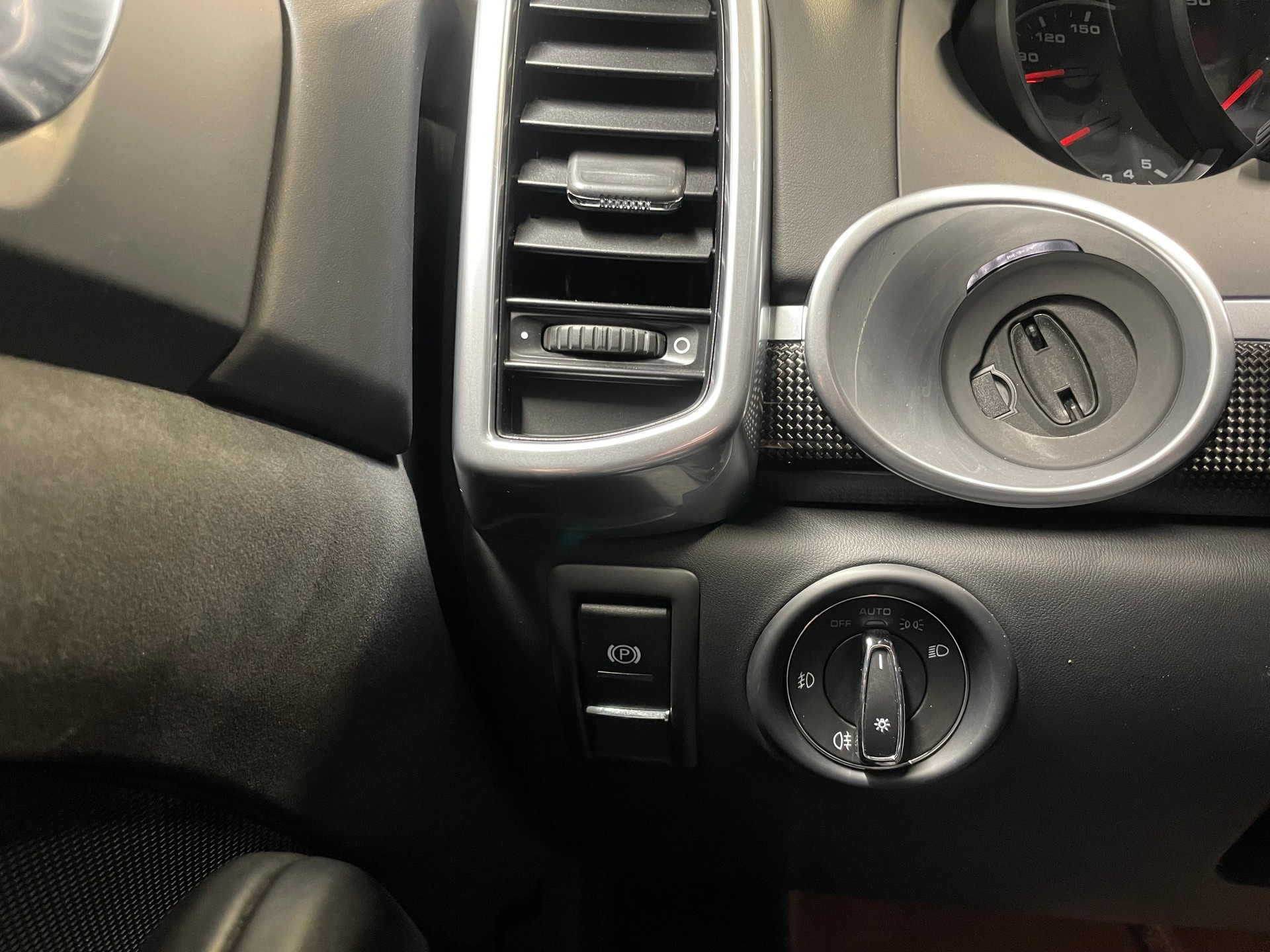 PORSCHE Cayenne GTS (76)-image-16