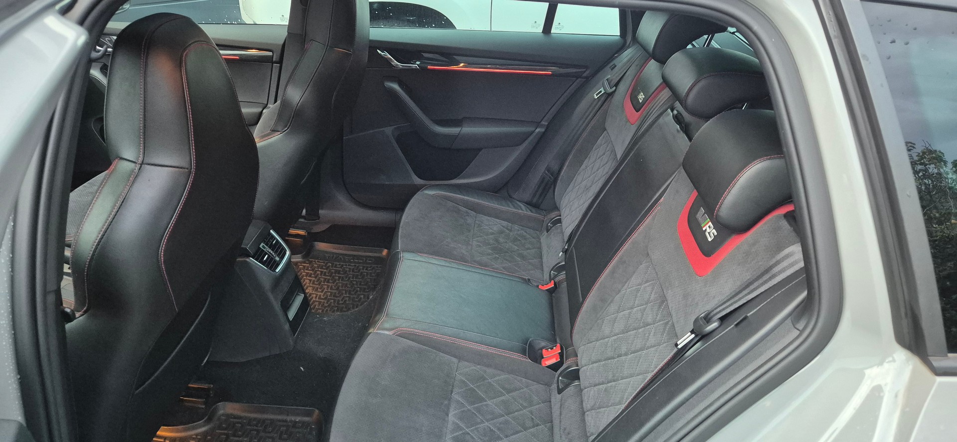 SKODA 2.0 TDI 184 RS 4x4 DSG-image-4