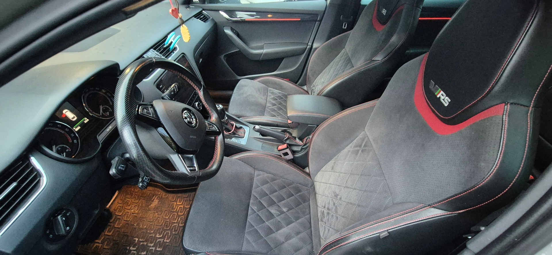 SKODA 2.0 TDI 184 RS 4x4 DSG-image-3