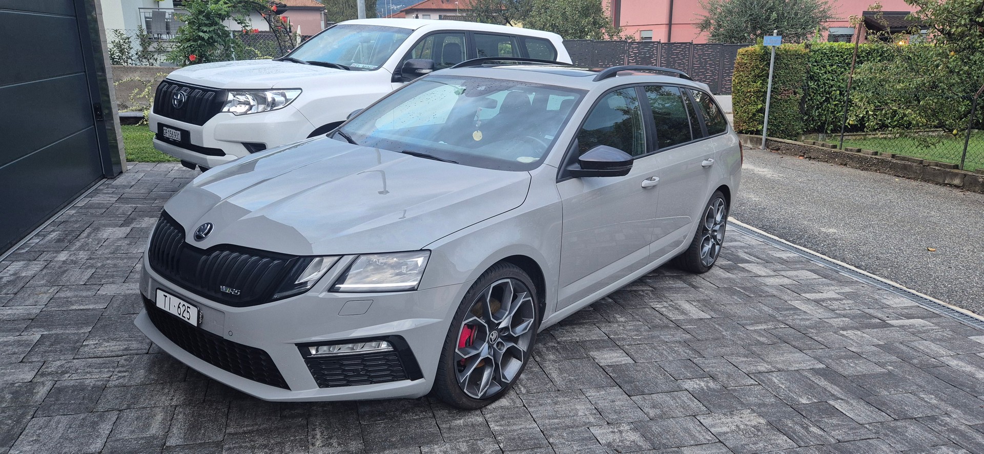 SKODA 2.0 TDI 184 RS 4x4 DSG-image-0