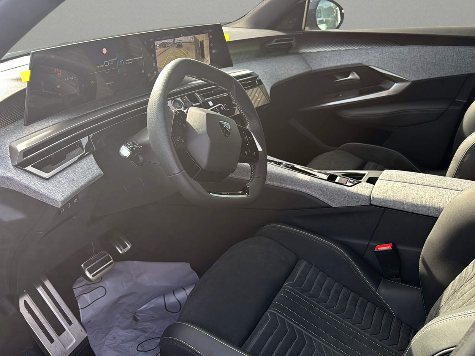 PEUGEOT 5008 195 Plug-in Hybrid e-DCS7 GT Exclusive-image-4