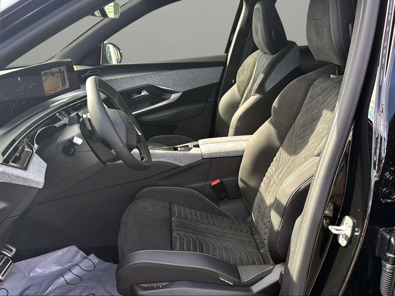 PEUGEOT 5008 195 Plug-in Hybrid e-DCS7 GT Exclusive-image-3