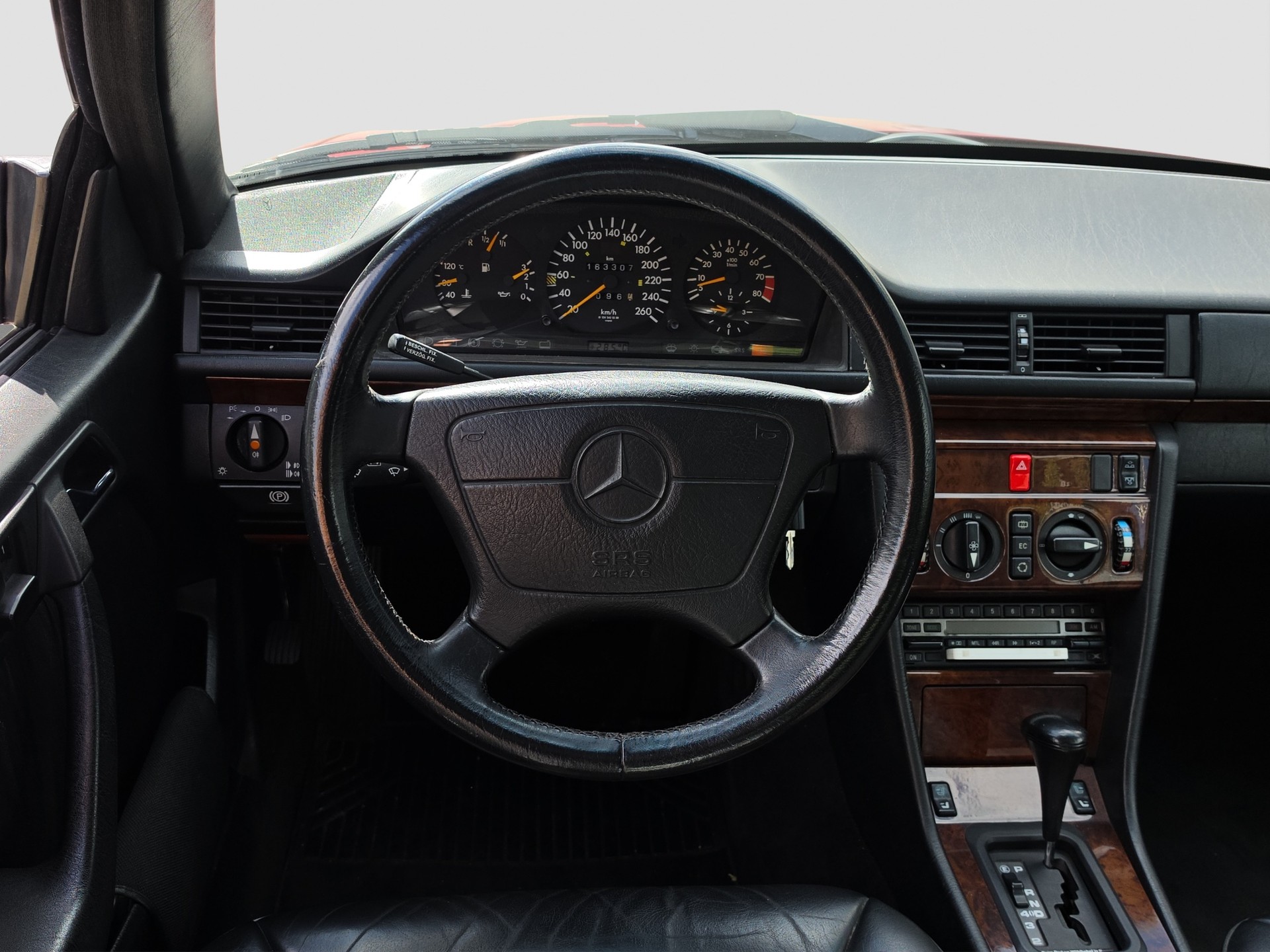 MERCEDES-BENZ 300 CE-24 Cabrio-image-8