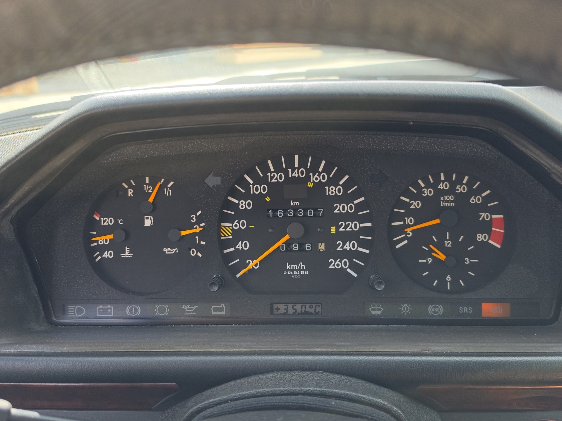 MERCEDES-BENZ 300 CE-24 Cabrio-image-13