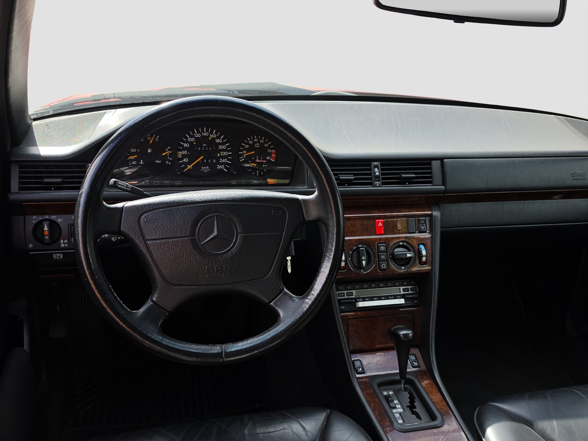 MERCEDES-BENZ 300 CE-24 Cabrio-image-9