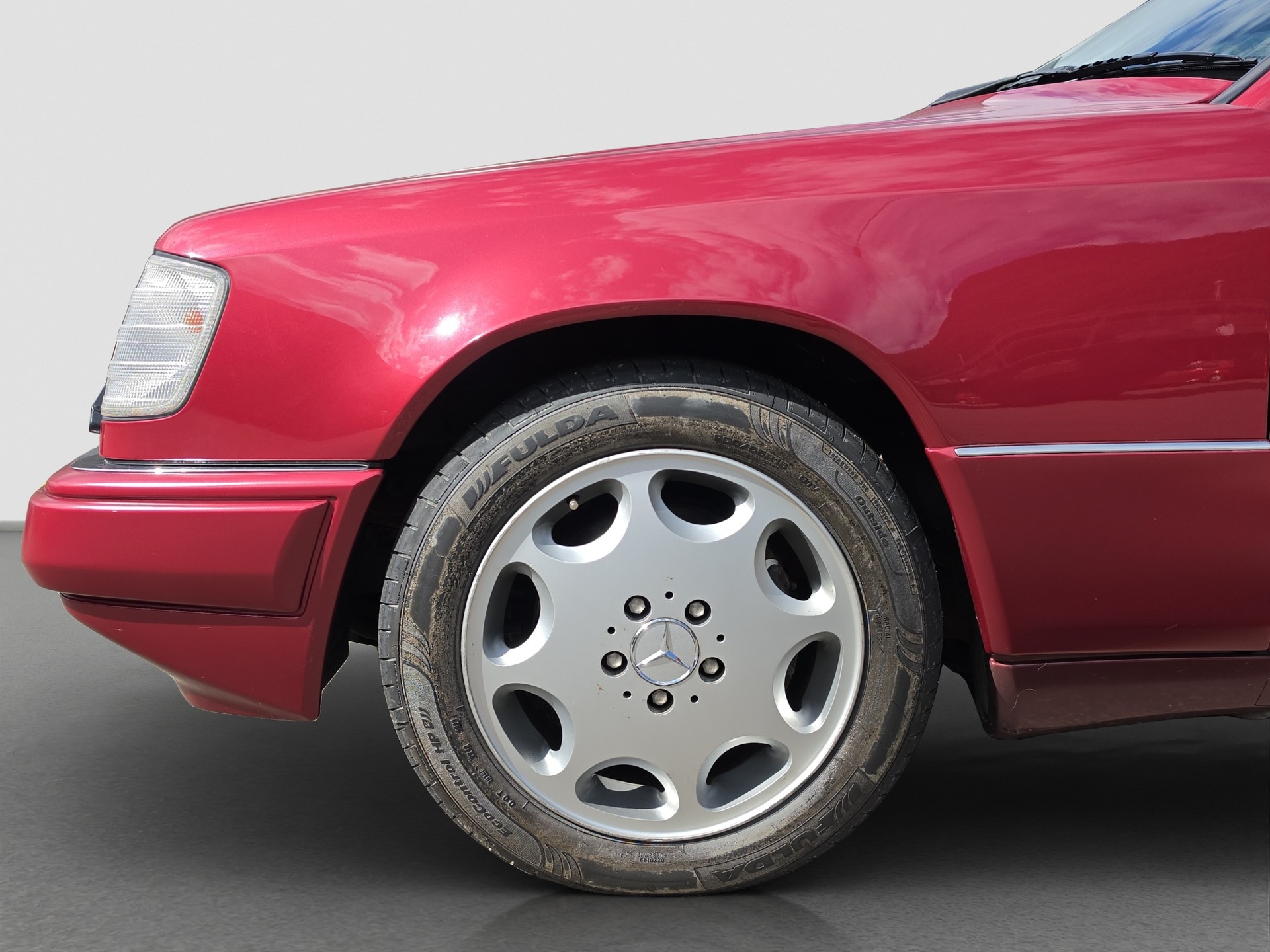 MERCEDES-BENZ 300 CE-24 Cabrio-image-14