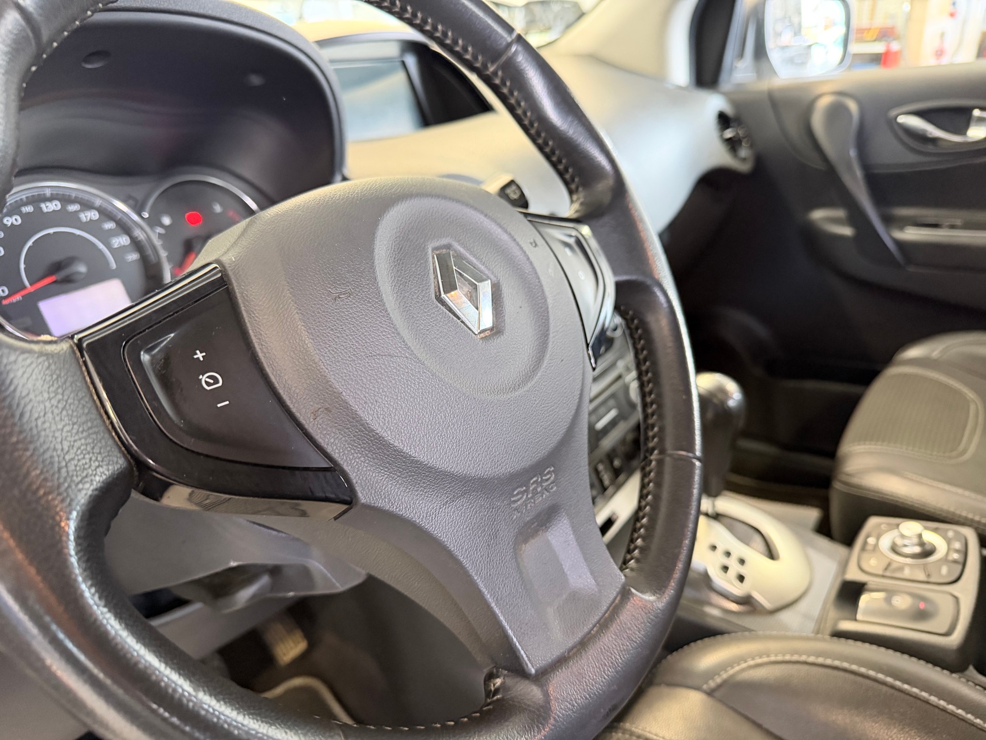 RENAULT Koleos 2.0 dCi Swiss Edition 4x4 Automatic-image-9