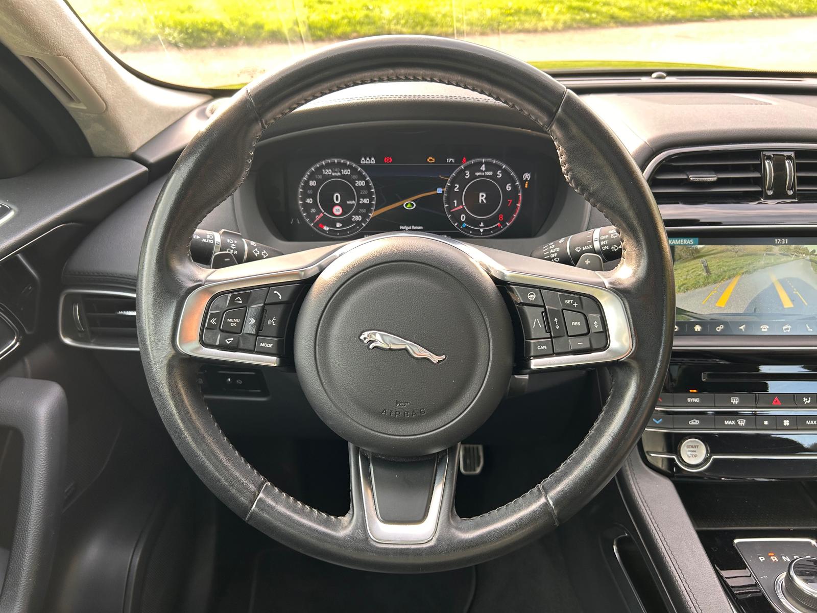 JAGUAR F-Pace 25t 2.0 R-Sport AWD Automatik-image-18