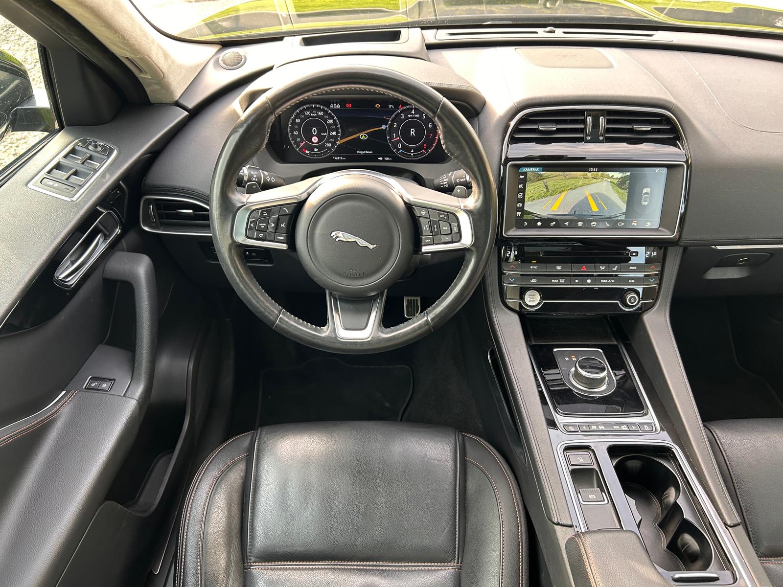JAGUAR F-Pace 25t 2.0 R-Sport AWD Automatik-image-17