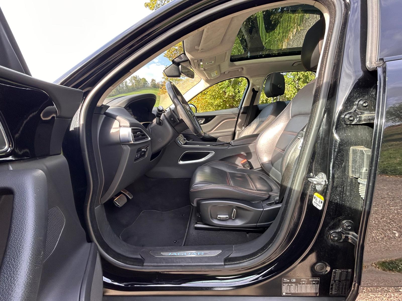 JAGUAR F-Pace 25t 2.0 R-Sport AWD Automatik-image-14