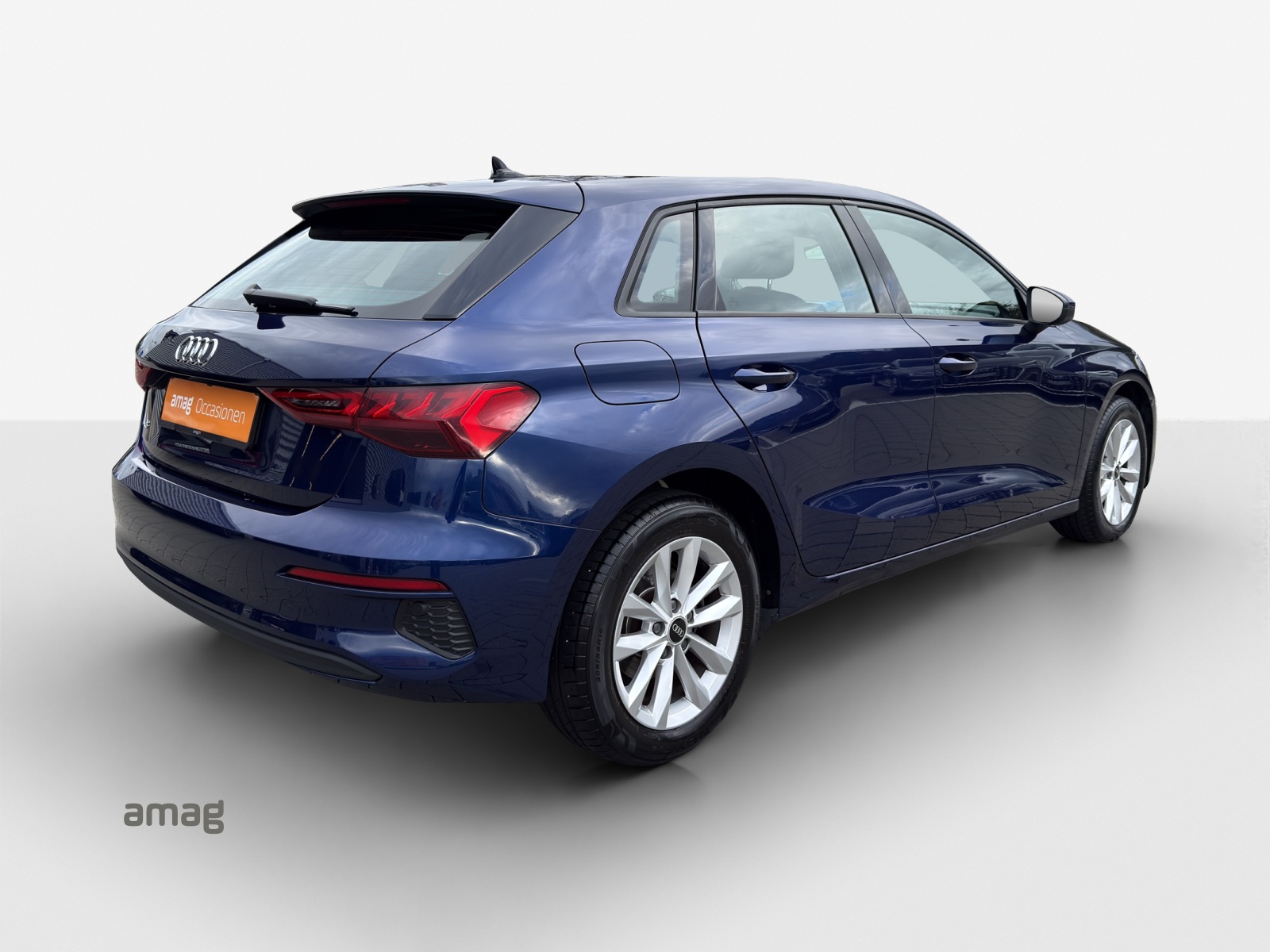 AUDI A3 Sportback 35 TFSI Attraction S-tronic-image-4
