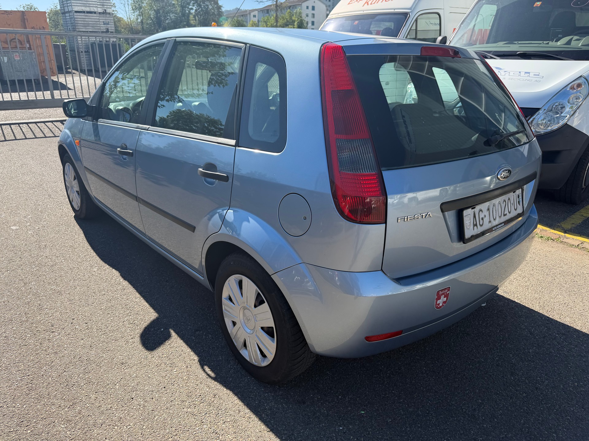 FORD Fiesta 1.4 16V Ghia-image-2