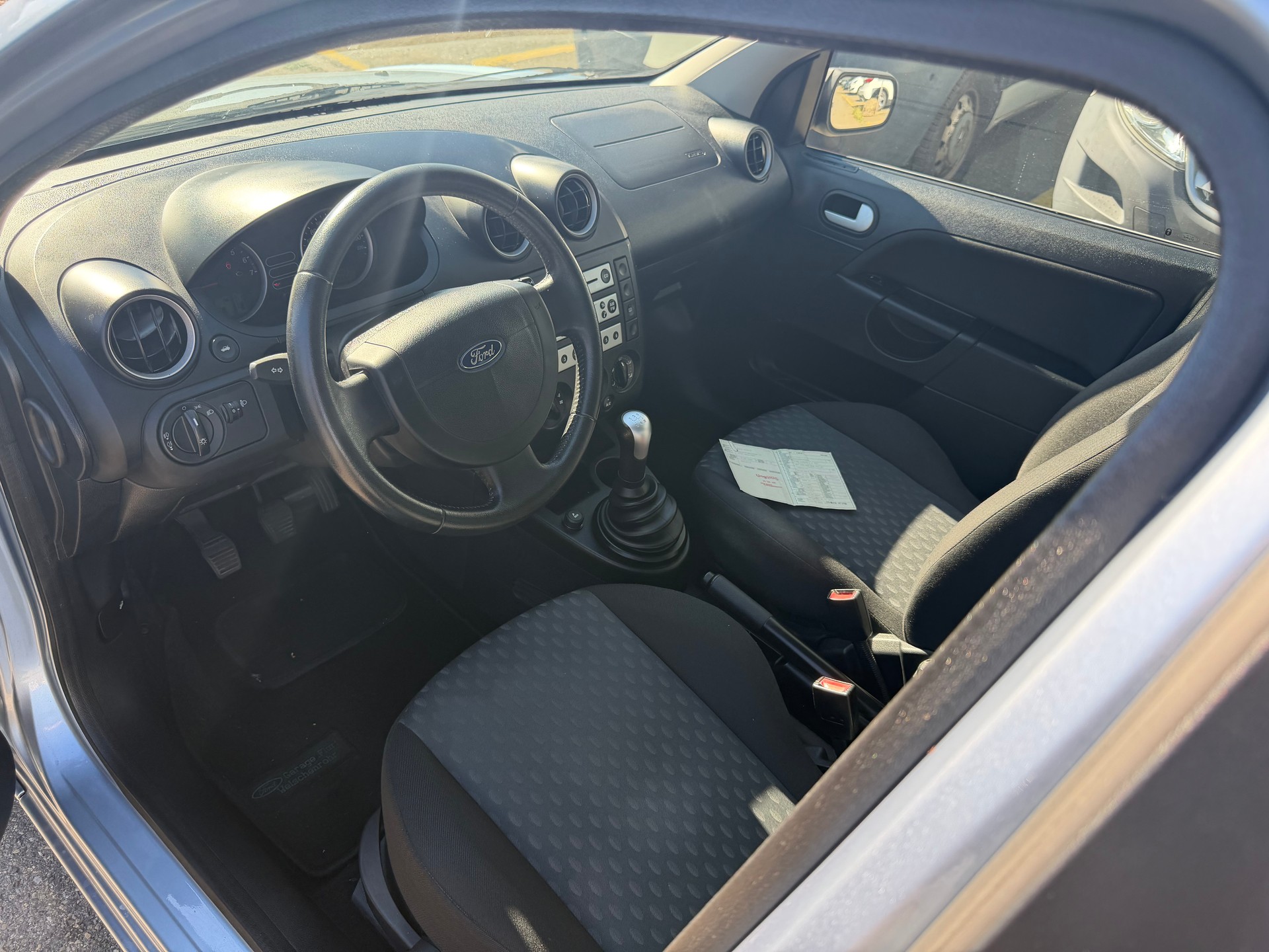 FORD Fiesta 1.4 16V Ghia-image-4