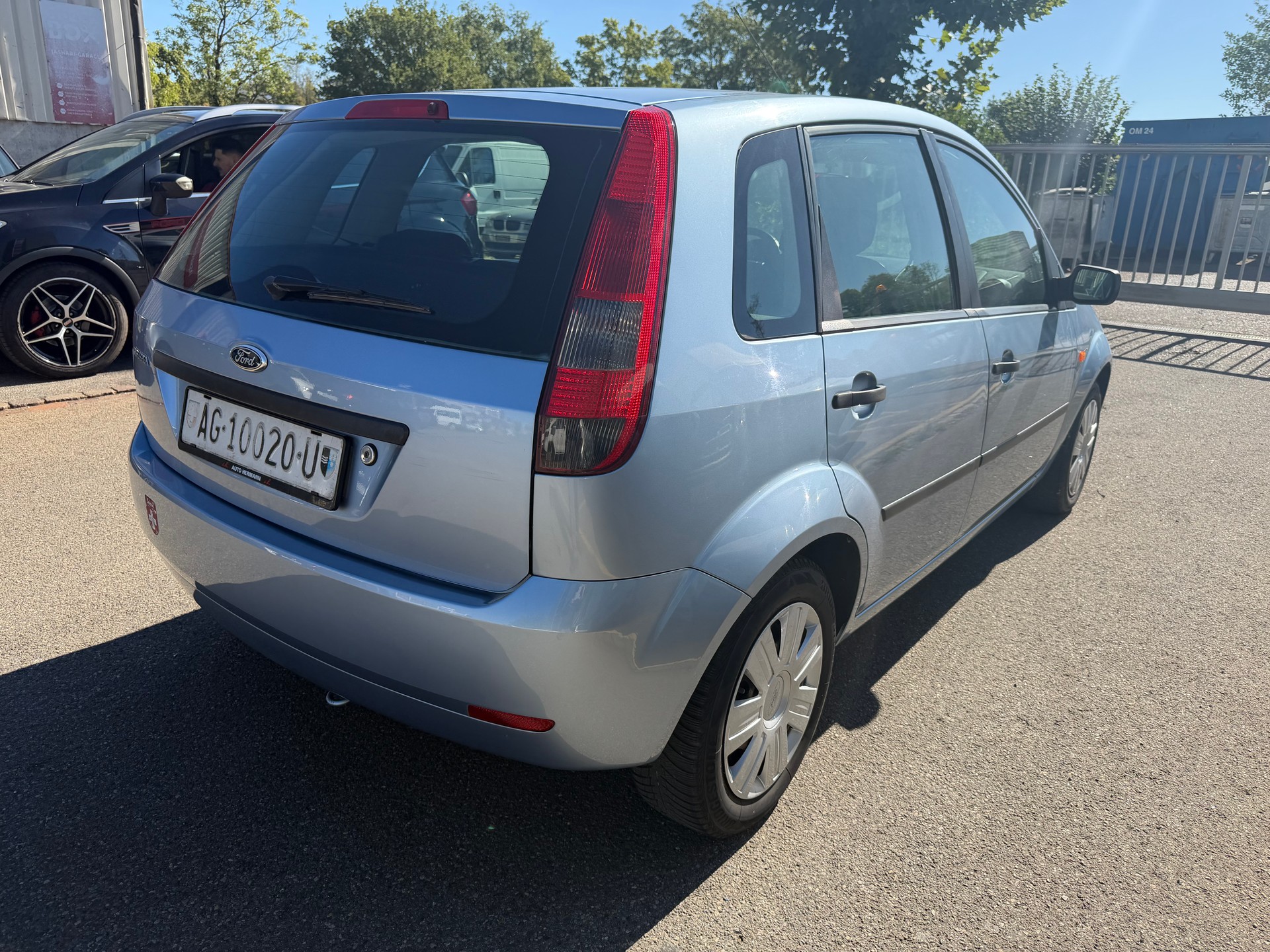 FORD Fiesta 1.4 16V Ghia-image-3