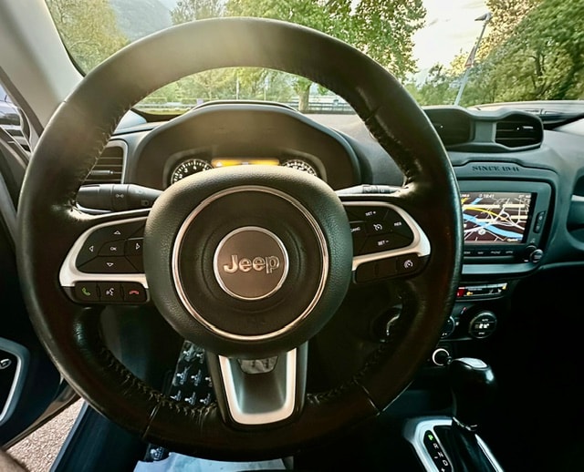 JEEP Renegade 1.4 Turbo Limited AWD-image-8