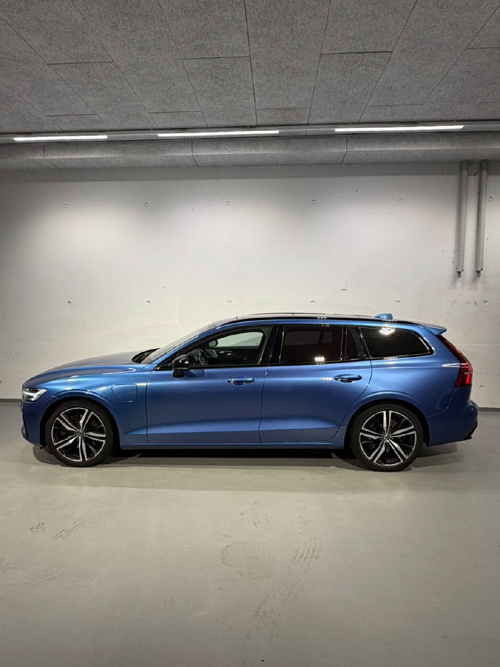 VOLVO V60 2.0 T6 TE R-Design eAWD-image-2