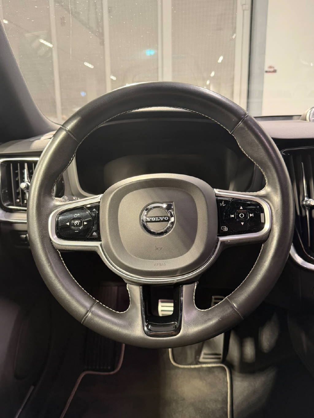 VOLVO V60 2.0 T6 TE R-Design eAWD-image-5
