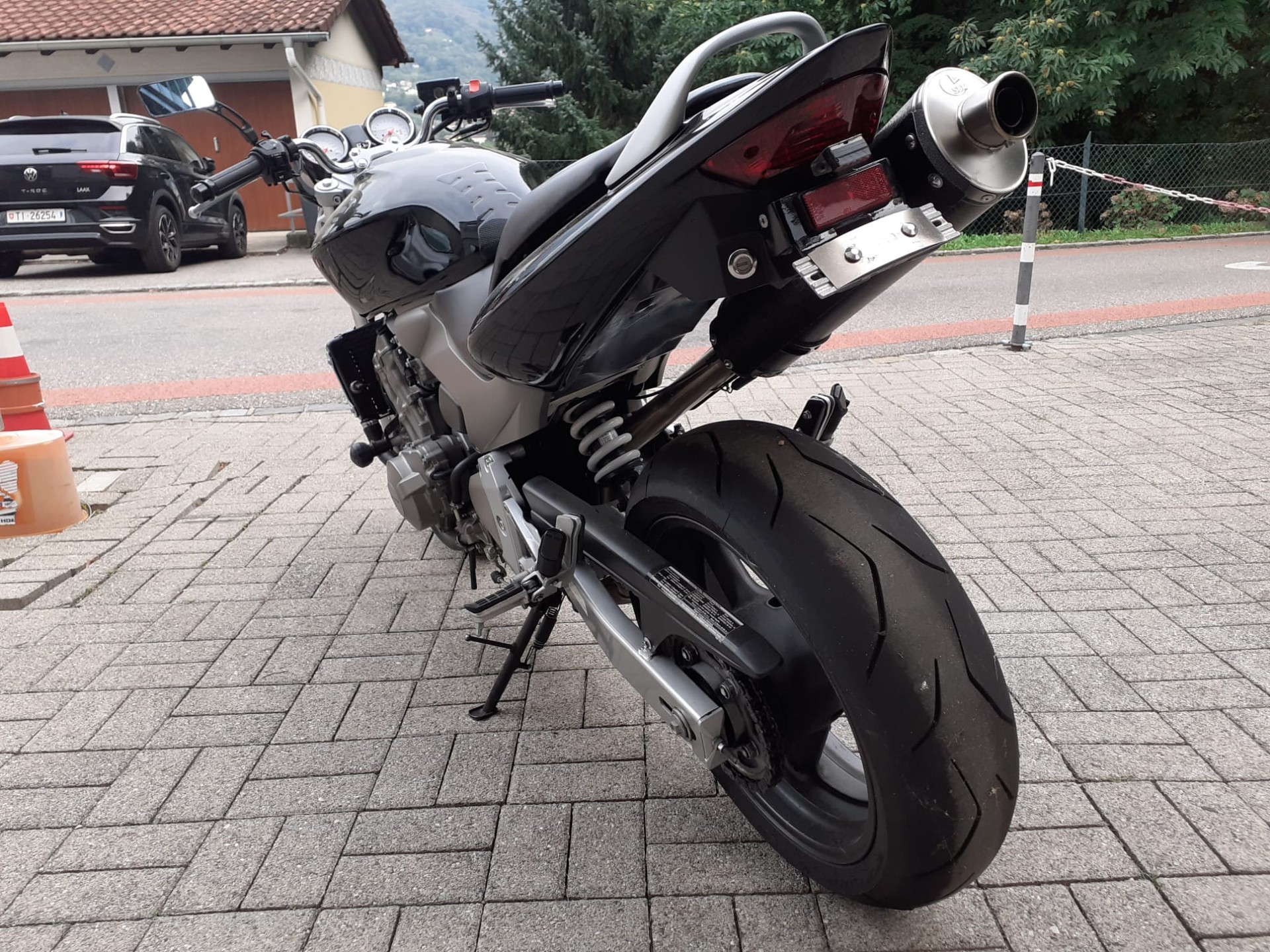 HONDA HORNET